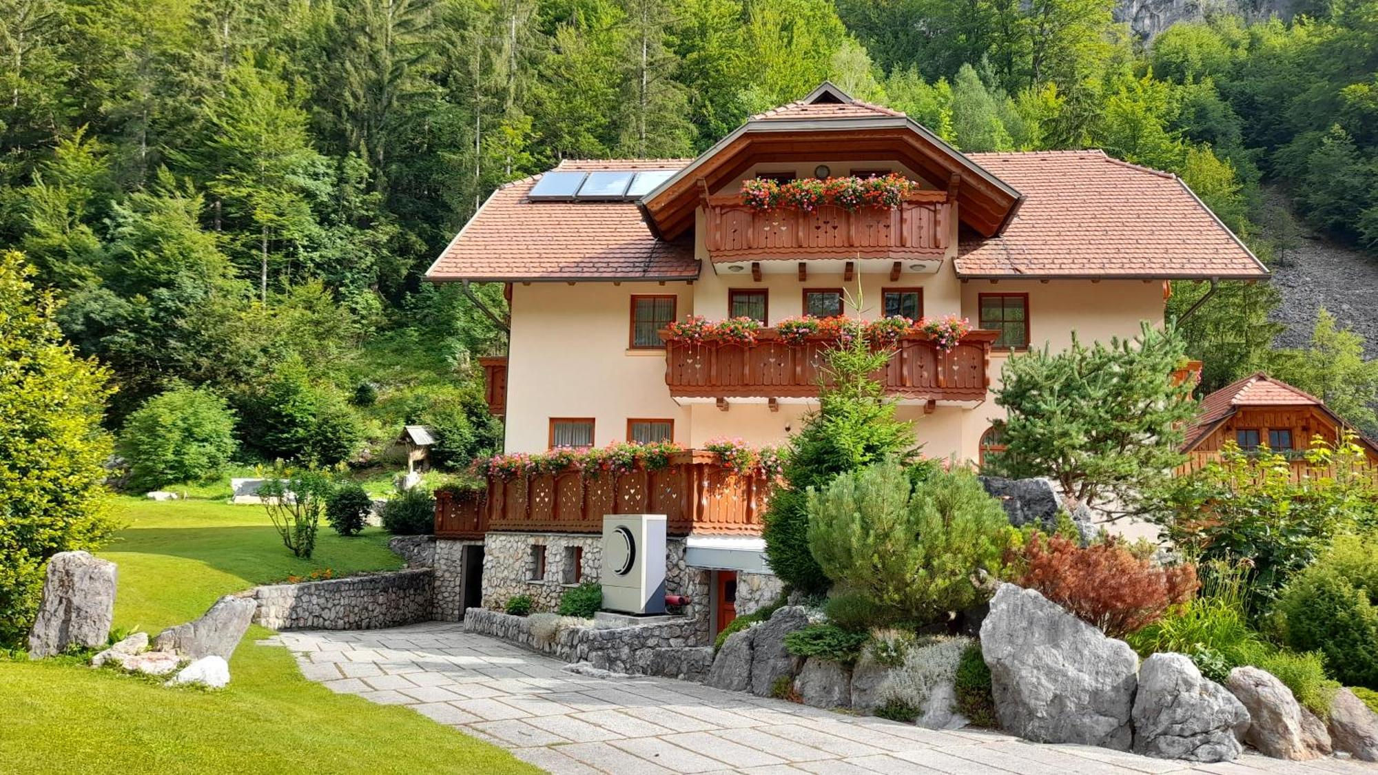 Apartma In Bungalov Jezerci Gozd Martuljek Exterior foto